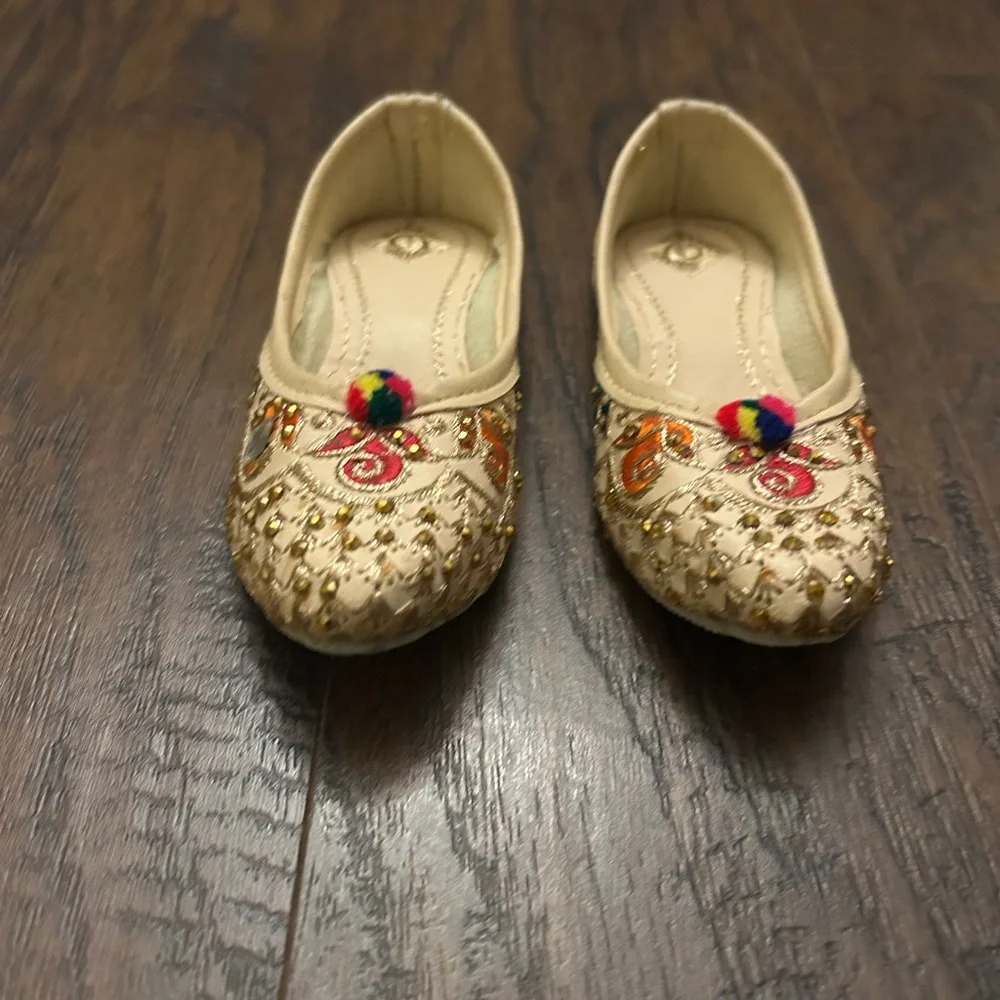 Punjabi jutti North India Pakistan handcrafted leather intricate embellishments